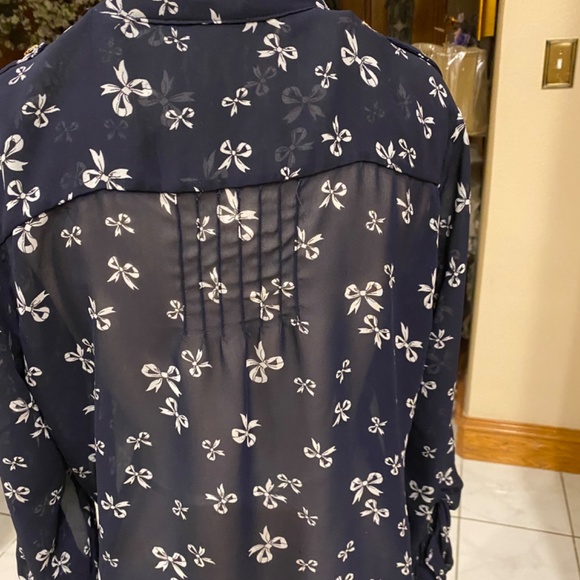 Navy and with white bows printed on shear fabric. Size M juniors - Picture 7 of 11